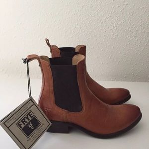 NWT Frye Chelsea boots. Size 6.5